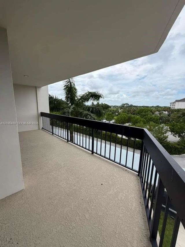 2400 Presidential Way #403, West Palm Beach