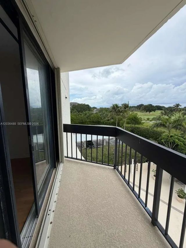 3 of 21 - 2400 Presidential Way #403, West Palm Beach, FL