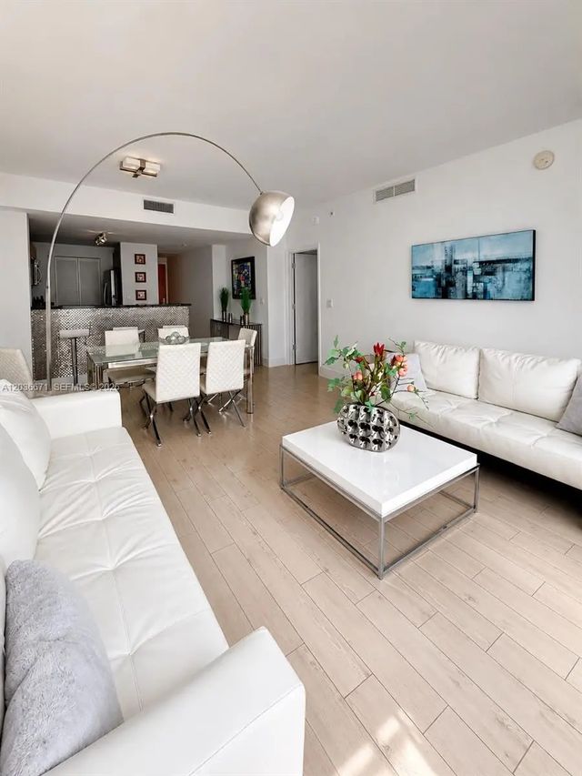 3 of 19 - 253 Ne 2nd Street #3004, Miami, FL