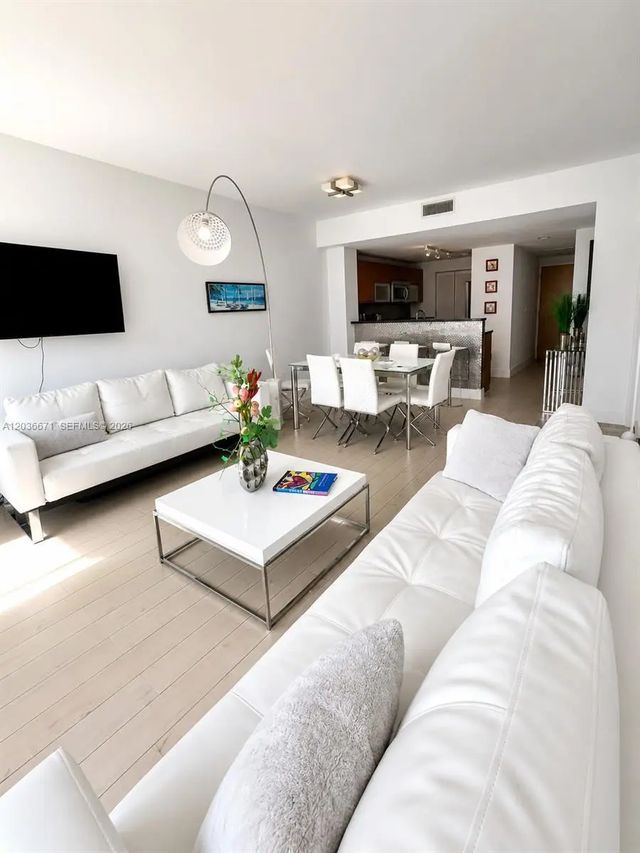 4 of 19 - 253 Ne 2nd Street #3004, Miami, FL