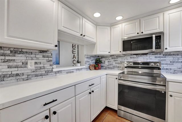 6570 Royal Palm Boulevard #210j, Margate