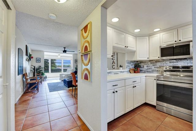 4 of 36 - 6570 Royal Palm Boulevard #210j, Margate, FL