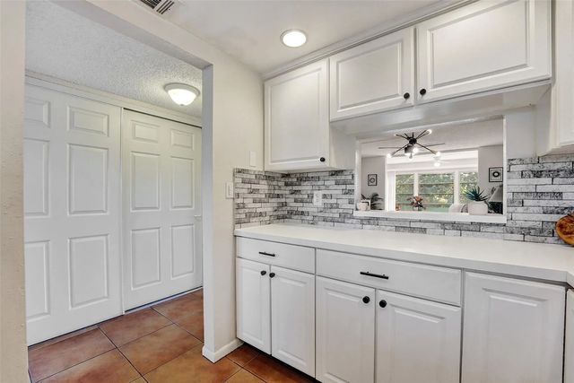 5 of 36 - 6570 Royal Palm Boulevard #210j, Margate, FL