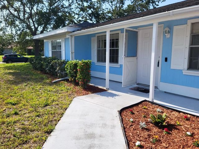 2 of 19 - 702 Sw Belmont Circle, Port St. Lucie, FL