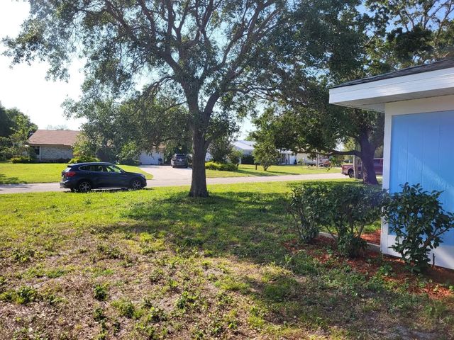 3 of 19 - 702 Sw Belmont Circle, Port St. Lucie, FL