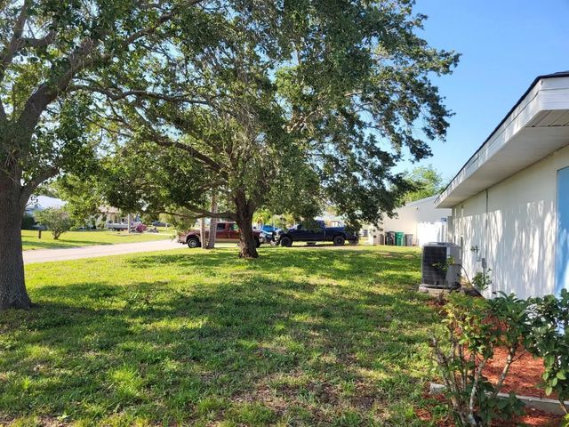 4 of 19 - 702 Sw Belmont Circle, Port St. Lucie, FL