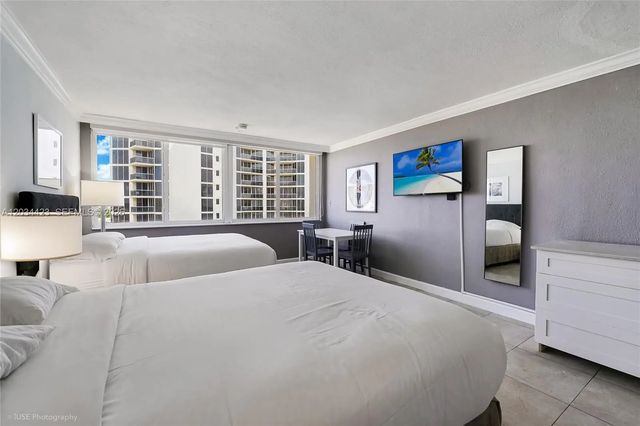 5 of 15 - 19201 Collins Avenue #827, Sunny Isles Beach, FL