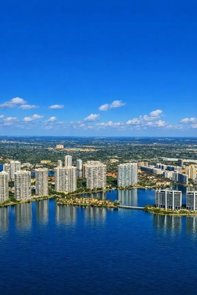 3 of 50 - 1000 W Island Boulevard #911, Aventura, FL