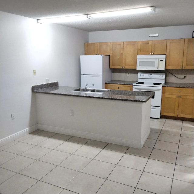 3 of 16 - 729 Mill Valley Place, West Palm Beach, FL