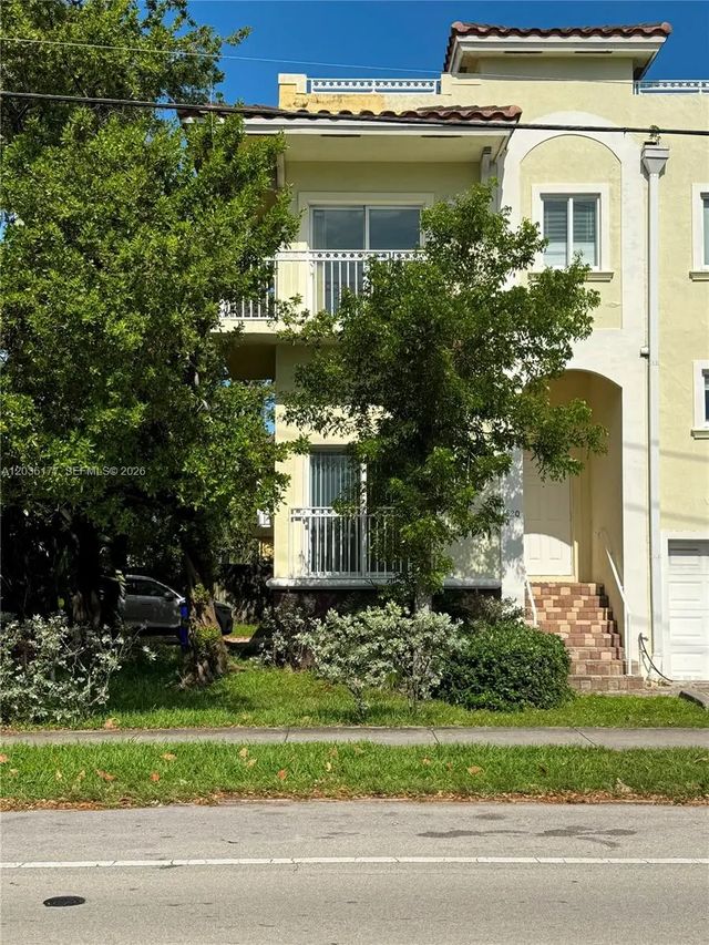 3 of 32 - 820 N 17th Avenue, Hollywood, FL