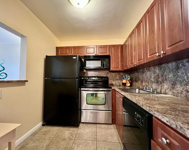2 of 18 - 142 Cambridge F, West Palm Beach, FL