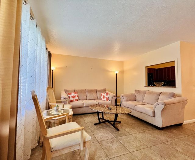 4 of 18 - 142 Cambridge F, West Palm Beach, FL