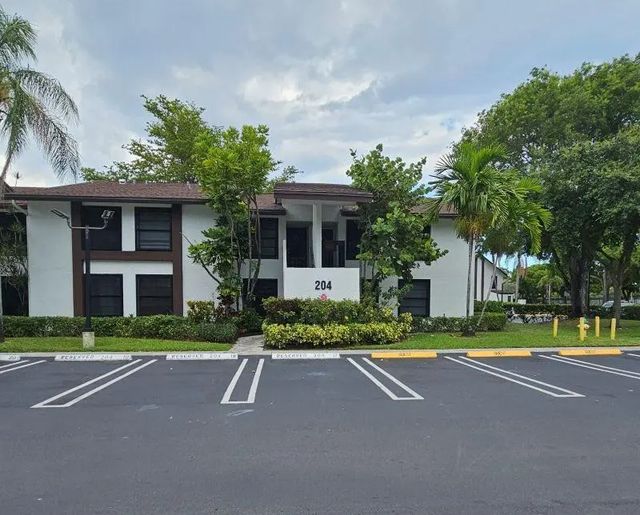204 Lake Pointe Drive #107, Oakland Park