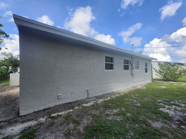 4 of 22 - 942 Nw 12th Street, Fort Lauderdale, FL