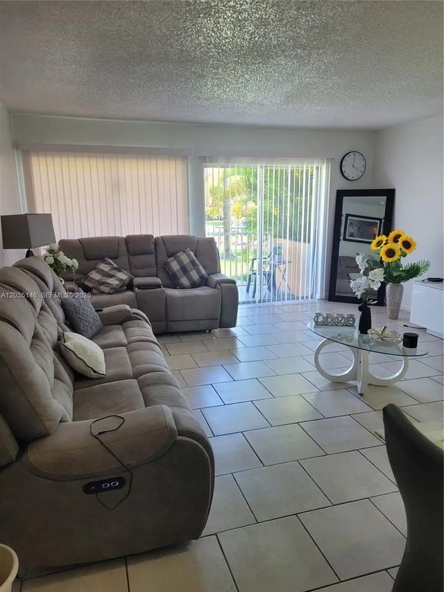 2 of 18 - 18101 Nw 68th Avenue #e105, Hialeah, FL