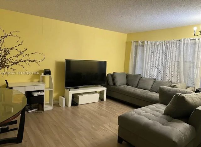 2301 Nw 41st Avenue #102, Lauderhill