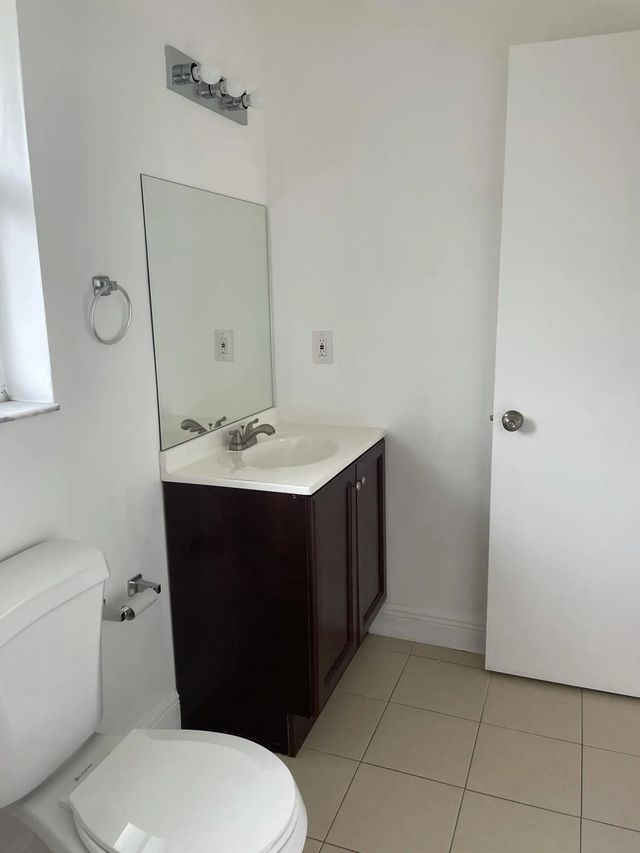 1990 Sw 9th Street #1-2, Fort Lauderdale