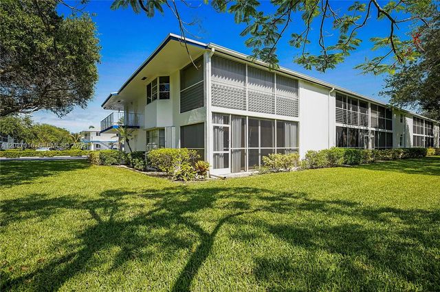 7 Westwood Avenue #106c, Tequesta