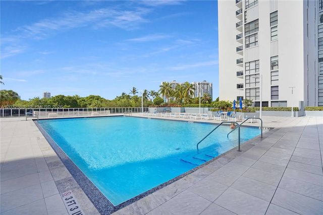 3625 N Country Club Drive #603, Aventura