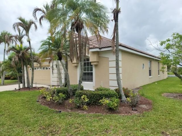 5 of 76 - 895 Sw Lake Charles Circle, Port St. Lucie, FL