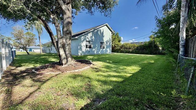 5 of 29 - 619 Se Forgal Street, Port St. Lucie, FL
