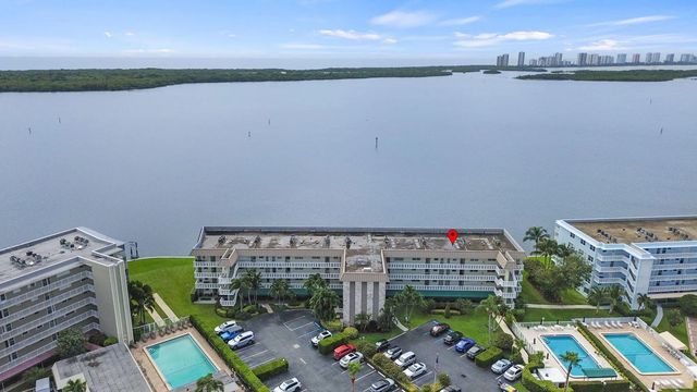 52 Yacht Club Drive #103, North Palm Beach