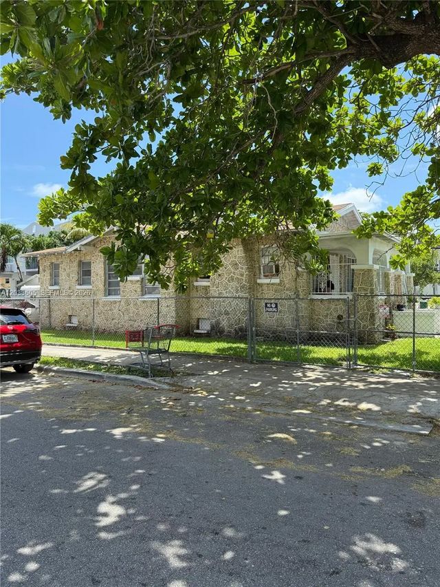 4 of 11 - 1269 Nw 4th Street, Miami, FL