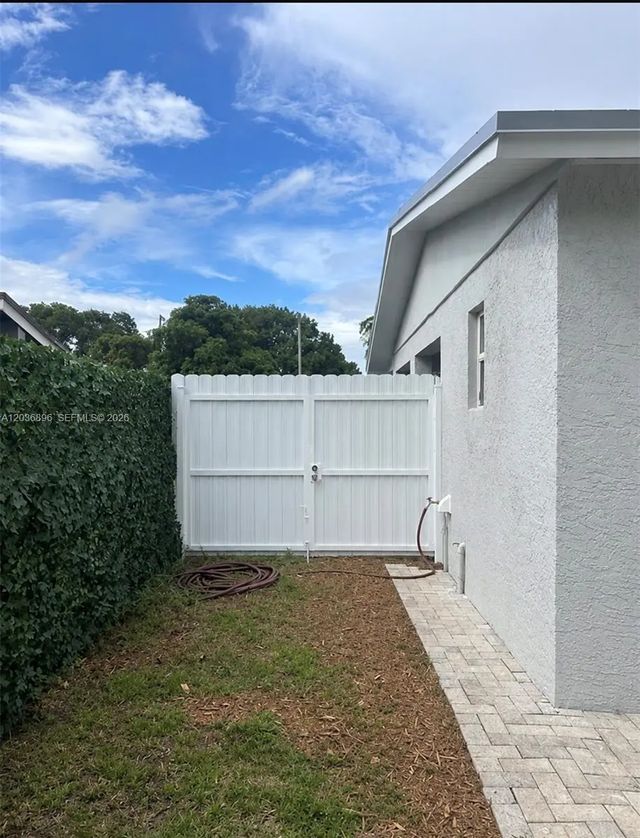 5 of 9 - 3040 Nw 20th Street, Fort Lauderdale, FL