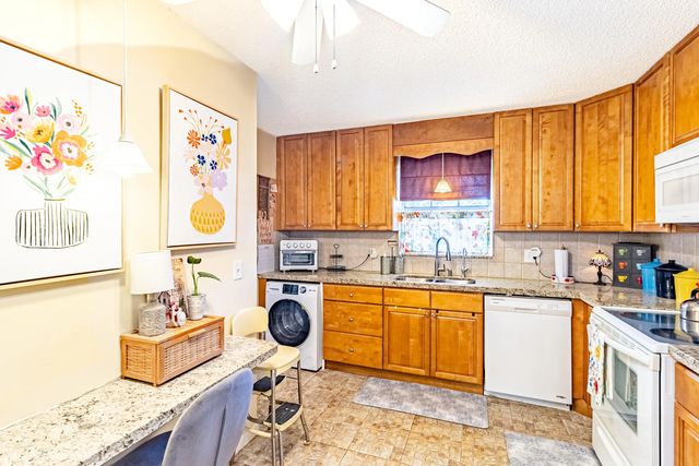 4 of 27 - 849 Salem Lane, Lake Worth, FL
