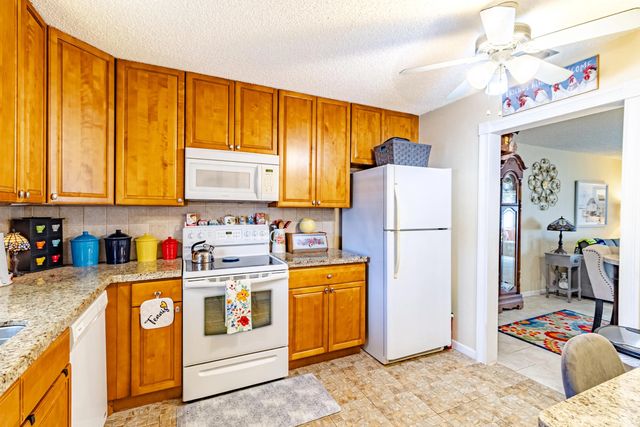 5 of 27 - 849 Salem Lane, Lake Worth, FL