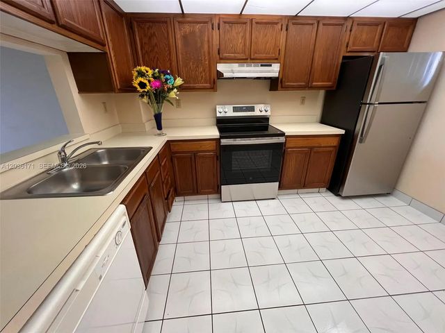 4 of 13 - 1075 Riverside Drive #505, Coral Springs, FL