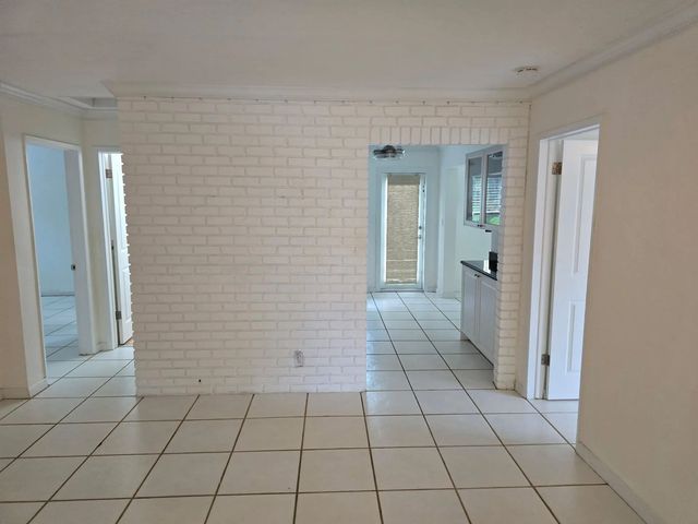 4 of 22 - 5631 Ne 5th Terrace, Oakland Park, FL