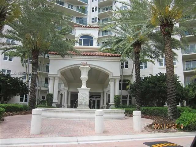 2 of 10 - 19900 E Country Club Drive #218, Aventura, FL