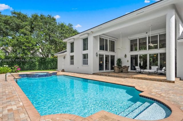 2 of 29 - 6020 W Suburban Drive, Pinecrest, FL