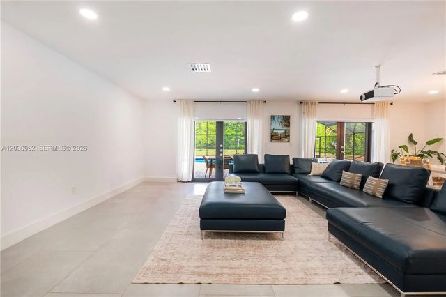 4 of 28 - 7970 Sw 122nd Street, Pinecrest, FL