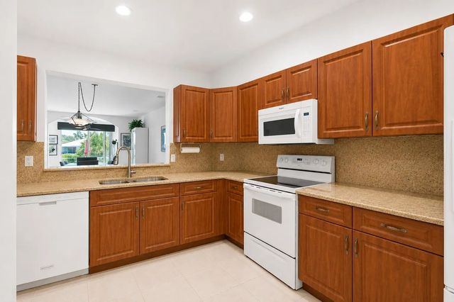 3 of 60 - 10773 Royal Caribbean Circle, Boynton Beach, FL