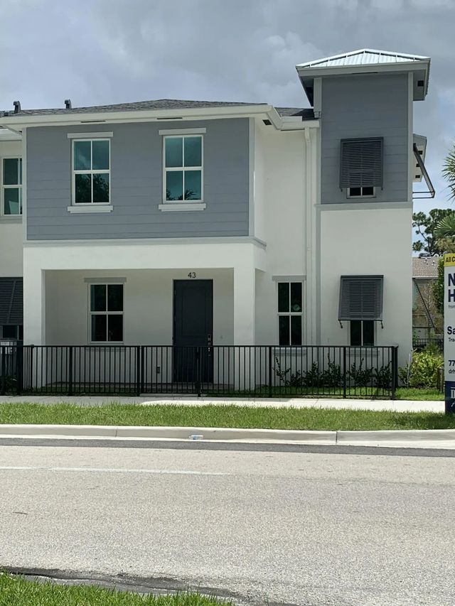 747 Se Central Parkway #43, Stuart