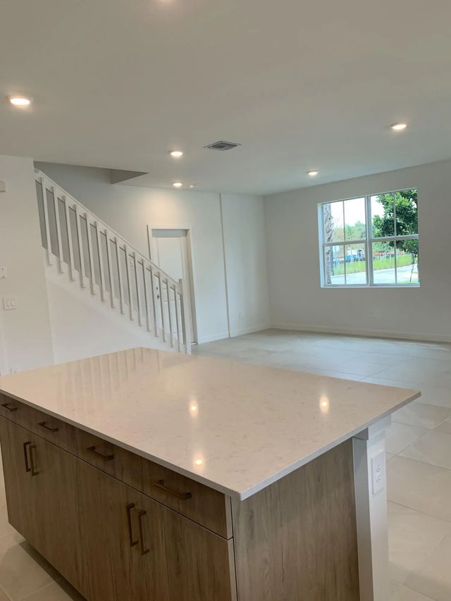 5 of 18 - 747 Se Central Parkway #43, Stuart, FL
