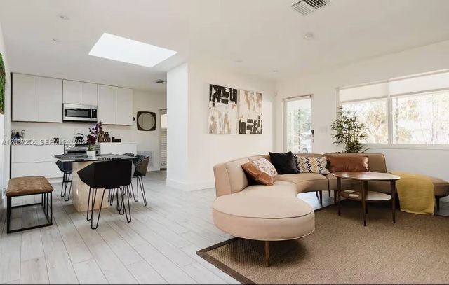 3 of 25 - 424 Ne 28th Drive, Wilton Manors, FL