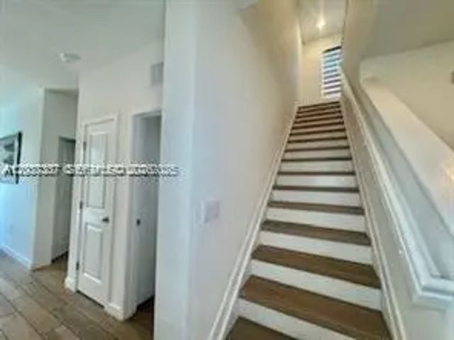 2 of 5 - 687 Se 17 Avenue, Homestead, FL