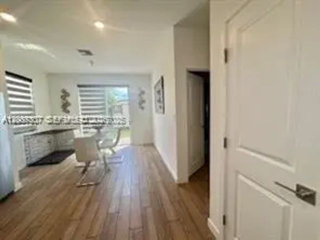 3 of 5 - 687 Se 17 Avenue, Homestead, FL