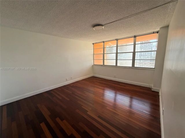 5 of 8 - 2025 Ne 164th Street #507, North Miami Beach, FL