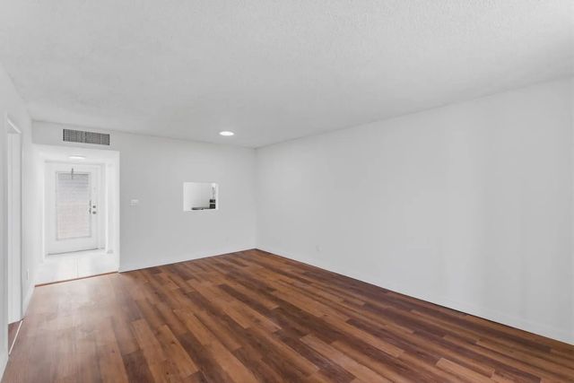 4 of 37 - 6020 Nw 64th Avenue #208, Tamarac, FL