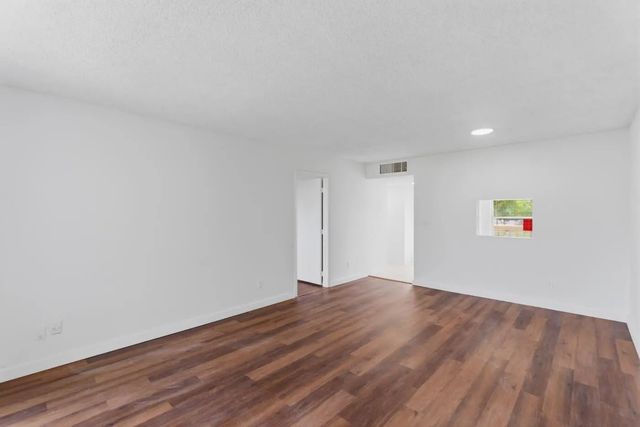 5 of 37 - 6020 Nw 64th Avenue #208, Tamarac, FL