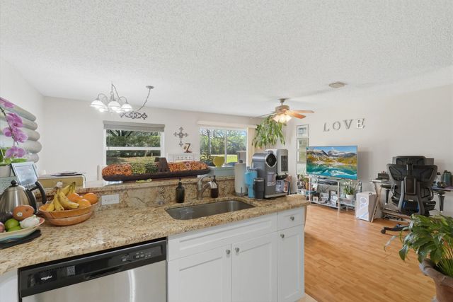 4 of 29 - 6929 Willow Creek Run, Lake Worth, FL