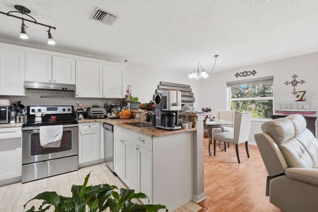 5 of 29 - 6929 Willow Creek Run, Lake Worth, FL