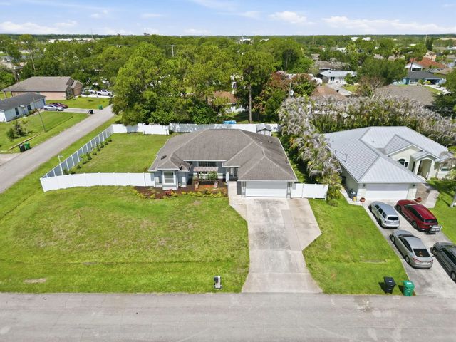 102 Nw Peach Street, Port St. Lucie