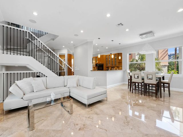 4 of 32 - 208 Se 10th Terrace, Fort Lauderdale, FL