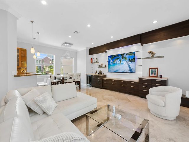 5 of 32 - 208 Se 10th Terrace, Fort Lauderdale, FL