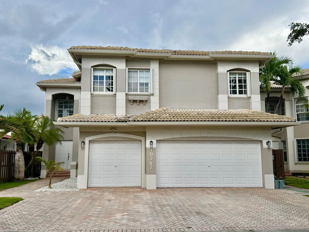10747 Nw 70th Terrace, Doral